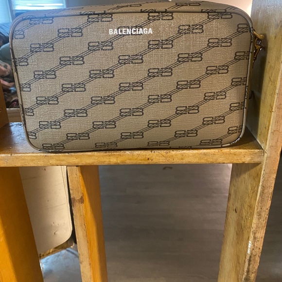 Purse - Picture 1 of 2